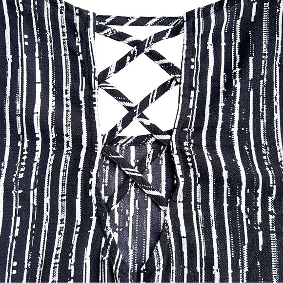 Evereve Peyton Jensen Black & White Striped Short Sleeve Top Small - Picture 3 of 4